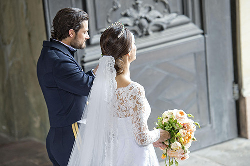 Masal gibi bir düğünle evlenmişlerdi... Damat duygularına hakim olamadı