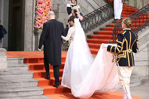 Masal gibi bir düğünle evlenmişlerdi... Damat duygularına hakim olamadı