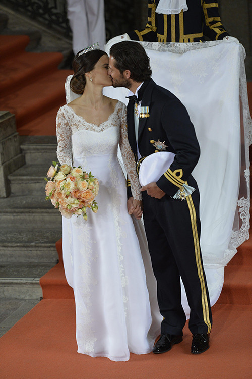 Masal gibi bir düğünle evlenmişlerdi... Damat duygularına hakim olamadı