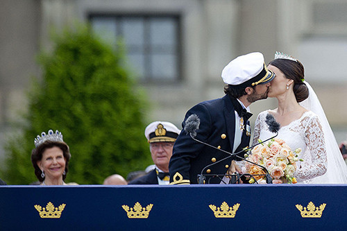 Masal gibi bir düğünle evlenmişlerdi... Damat duygularına hakim olamadı