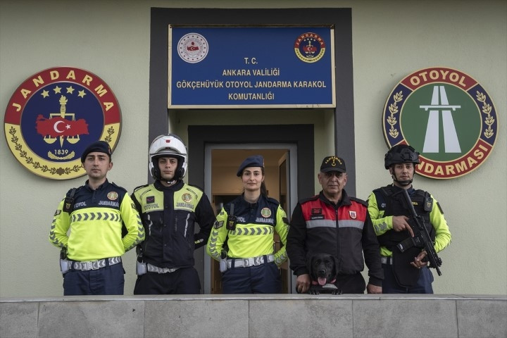 Otoyollarda yeni dönem Hiçbir şekilde kaçış yok: Ekipler artık bu cihazla tespit ediyor... 27 ilde 4 bin personelle görevdeler Otoyollarda yeni dönem Hiçbir şekilde kaçış yok: Ekipler artık bu cihazla tespit ediyor... 27 ilde 4 bin personelle görevdeler