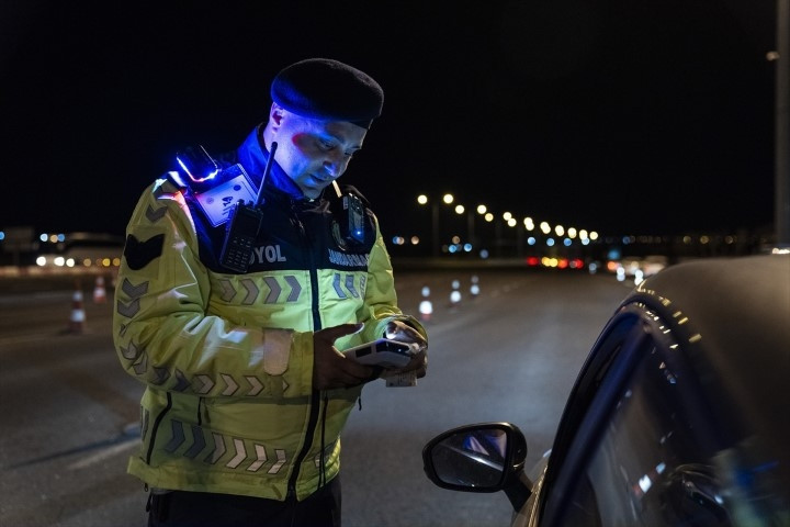 Otoyollarda yeni dönem Hiçbir şekilde kaçış yok: Ekipler artık bu cihazla tespit ediyor... 27 ilde 4 bin personelle görevdeler Otoyollarda yeni dönem Hiçbir şekilde kaçış yok: Ekipler artık bu cihazla tespit ediyor... 27 ilde 4 bin personelle görevdeler