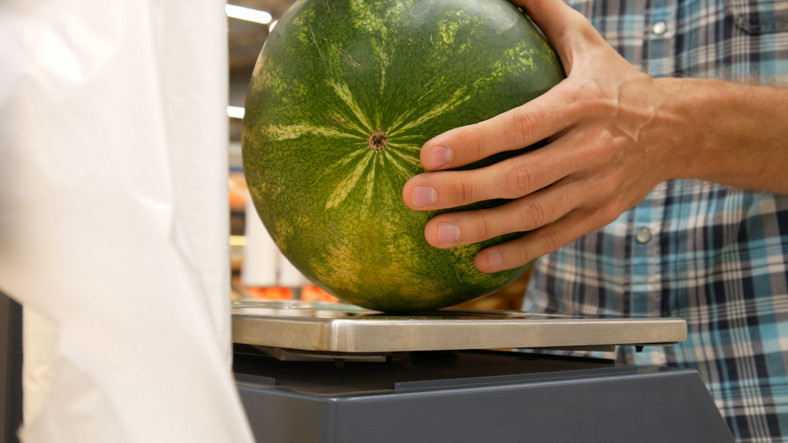 Karpuz nasıl seçilir Tatlı karpuz ve sulu karpuz nasıl anlaşılır Karpuz seçmenin püf noktaları