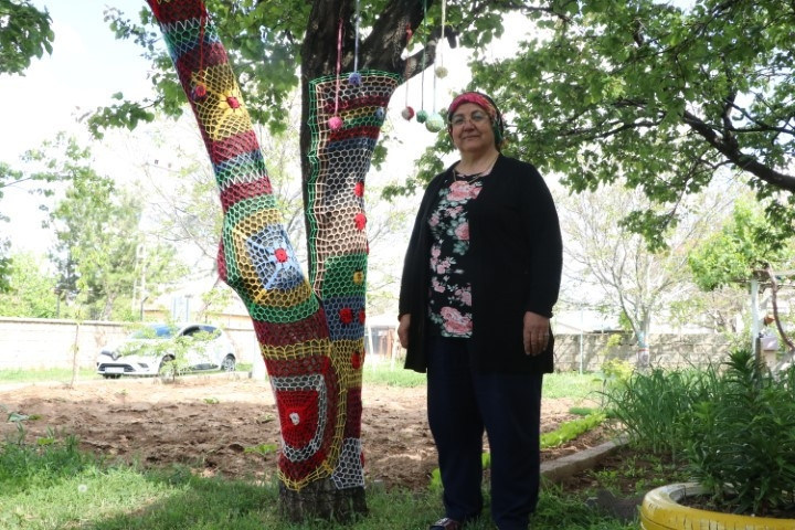 Evde sıkılınca kendini bu uğraşa verdi, herkesin beğenisini topladı Bahçede görenler gözünü alamıyor