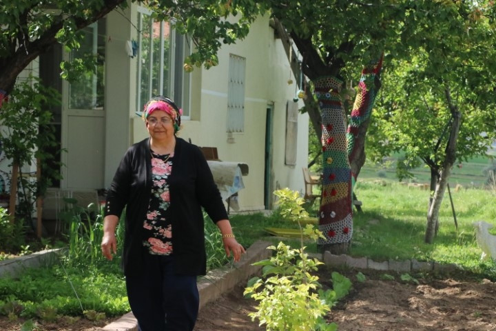 Evde sıkılınca kendini bu uğraşa verdi, herkesin beğenisini topladı Bahçede görenler gözünü alamıyor