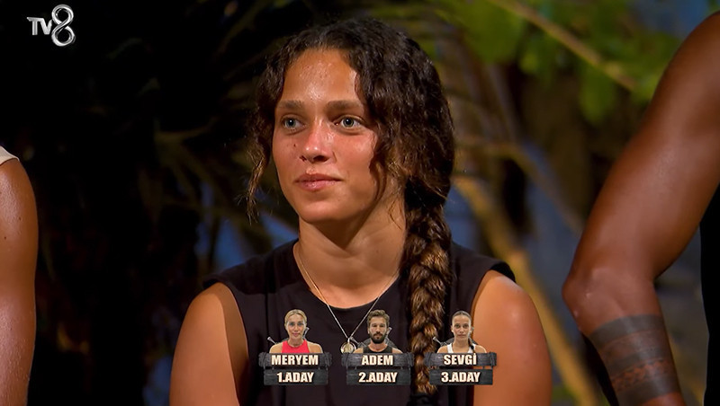 SURVİVOR 3. VE 4. ELEME ADAYI BELLİ OLDU Dün akşam (3 Haziran) Survivor eleme adayı kim oldu, eleme potasına kim gitti, bireysel dokunulmazlık oyununu kim kazandı Düello dörtlüsü belli oldu