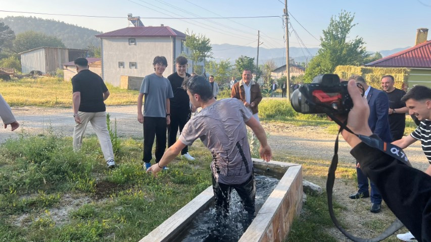 Bayram namazına gelmeyen gence soğuk duş: Neye uğradığını şaşırdı