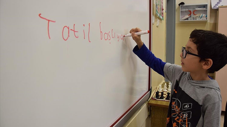 BU SENE OKULLARDA YAZ TATİLİ NE ZAMAN BAŞLAYACAK 2025 || Okullar ne zaman kapanıyor, erken mi kapanacak 2025 Beklenen tarih yaklaşıyor... Karneler ayın kaçında verilecek, 13 Haziran mı, 20 Haziran mı İşte MEB takvimi