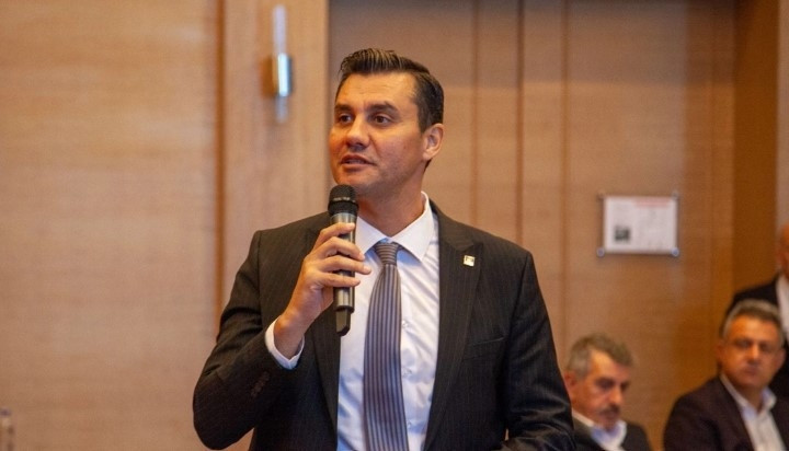 FERDİ ZEYREK KİMDİR