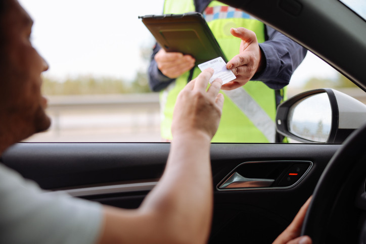Yeni trafik cezaları yürürlüğe girdi mi, başladı mı Yeni trafik cezaları kanunu 2025 Resmi Gazetede yayınlandı mı, yasalaştı mı Karayolları Trafik Kanunu Değişikliği son durum