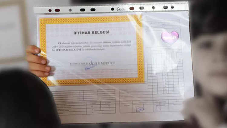 5 GÜN DEVAMSIZLIK YAPAN TAKDİR TEŞEKKÜR BELGESİ ALAMIYOR MU