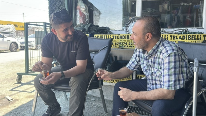 Umreye gidebilmek için satmıştı... Arkadaşları bir araya geldi; yenisini alıp hediye etti