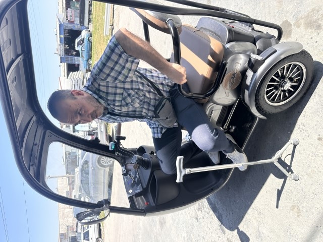 Umreye gidebilmek için satmıştı... Arkadaşları bir araya geldi; yenisini alıp hediye etti