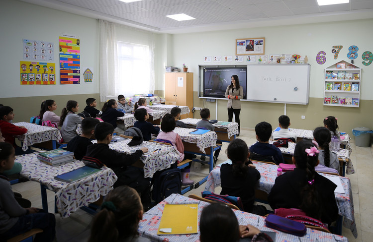 OKULLAR NE ZAMAN KAPANACAK 2025, KARNELER NE ZAMAN VERİLECEK 2024 2025 MEB çalışma takvimi ile karneler ayın kaçında verilecek, 20 Haziranda mı kapanacak, karneler cuma günü mü veriliyor İşte 2024 - 2025 yaz tatili ve karnelerin alınacağı yaz tatili tarihi