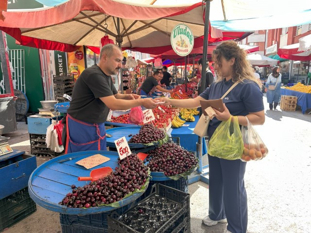 Zirai don vurmuştu: Pazarda kilosu 500 liradan satılıyor Zirai don vurmuştu: Pazarda kilosu 500 liradan satılıyor