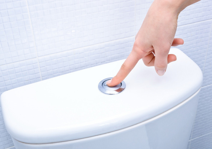 Tuvalet kağıdı rulosunun yönü neden önemli Yüzü size mi bakmalı yoksa duvara mı Bu minik ayrıntı sağlığınız için çok önemli