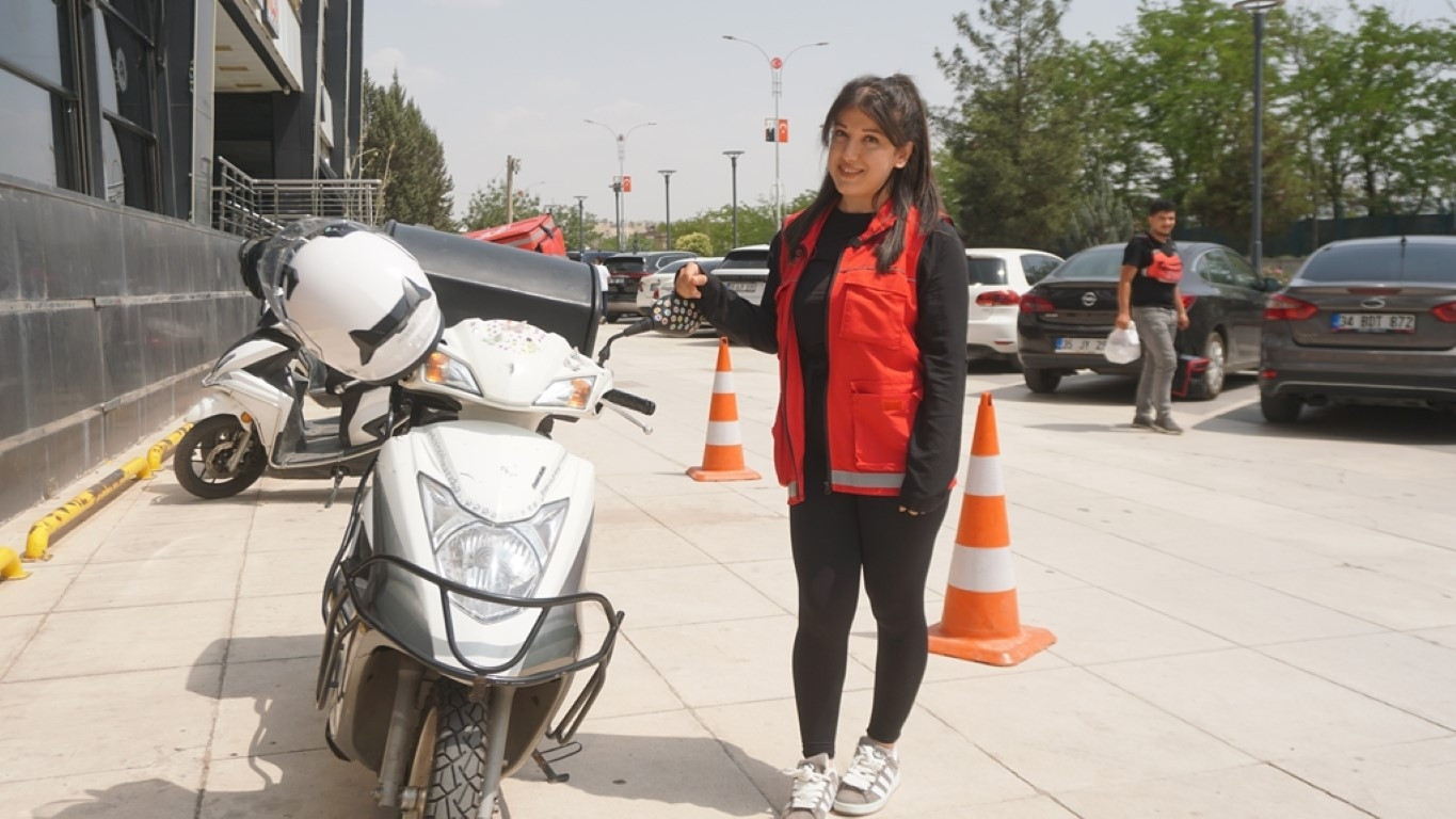 24 yaşındaki Beyza, Siirtte bu işi yapan ilk kadın oldu | Görenler çok şaşırıyor