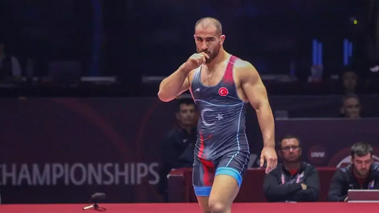 Feyzullah Aktürk kimdir, kaç yaşında ve nereli Feyzullah Aktürk 664. Tarihi Kırkpınar Yağlı Güreşlerinde finale yükseldi