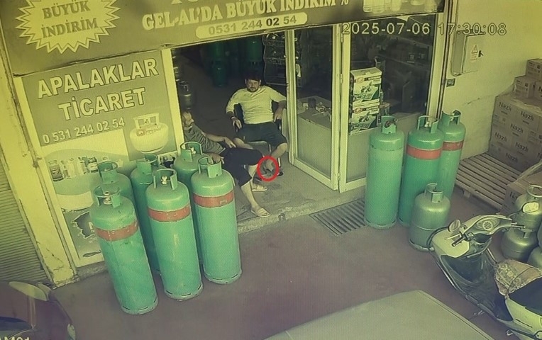 Antalyada iş yerine girdi, esnaf hayatının şokunu yaşadı Kalbim ile midem birbirine yapıştı