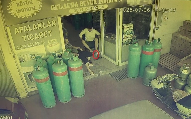 Antalyada iş yerine girdi, esnaf hayatının şokunu yaşadı Kalbim ile midem birbirine yapıştı