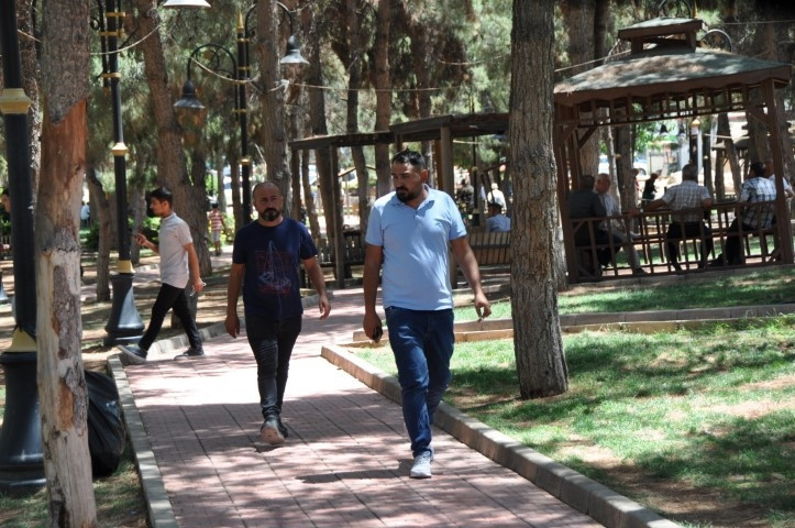Hava sıcaklığı 40 derecenin üzerine çıktı, kentte yaşam durdu: Cadde ve sokaklar boş kaldı
