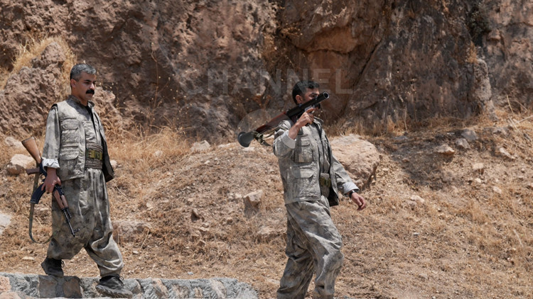 Terör örgütü PKK silah bıraktı: İşte tarihi görüntüler