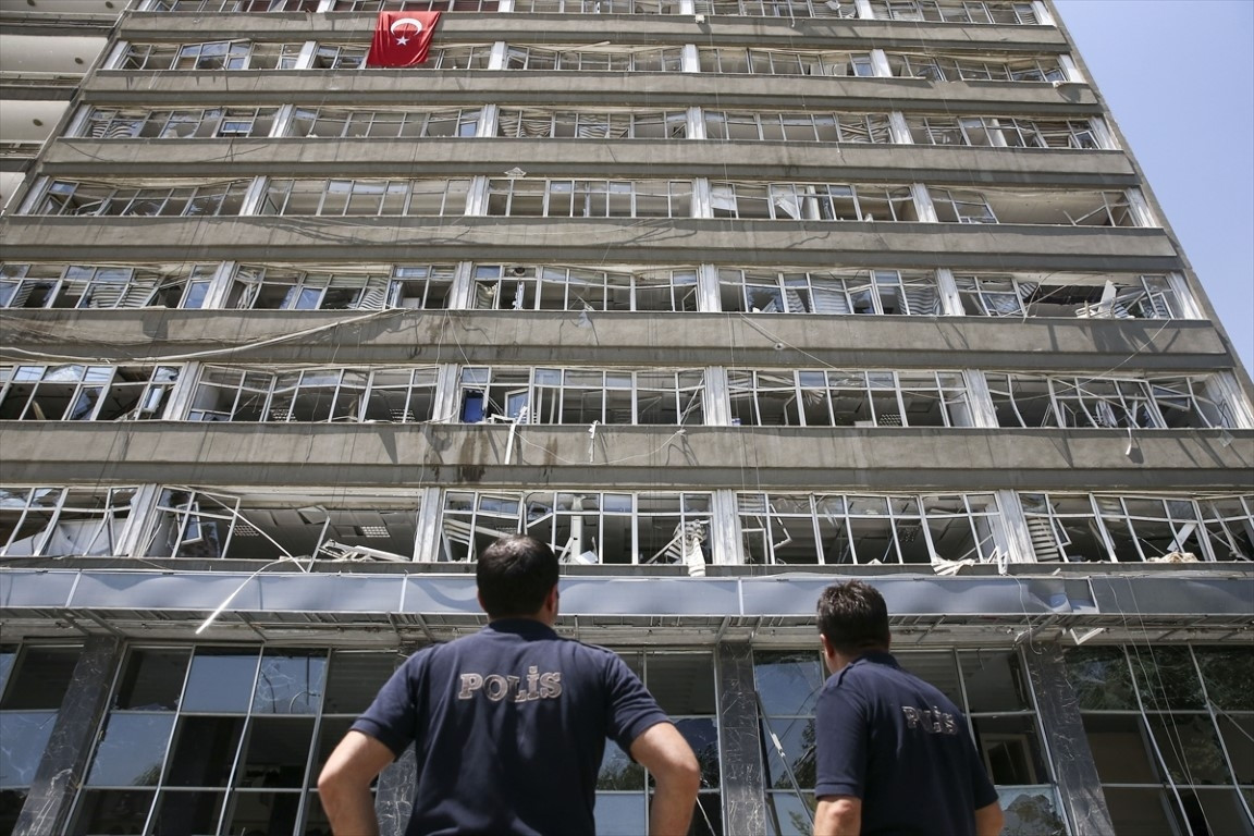 15 Temmuz hain darbe girişiminin üzerinden 9 yıl geçti... Türkiye bu görüntüyü unutmayacak