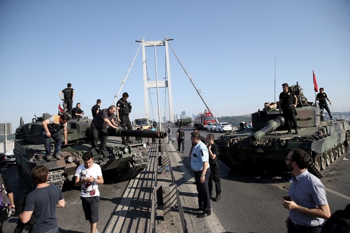 15 Temmuz hain darbe girişiminin üzerinden 9 yıl geçti... Türkiye bu görüntüyü unutmayacak