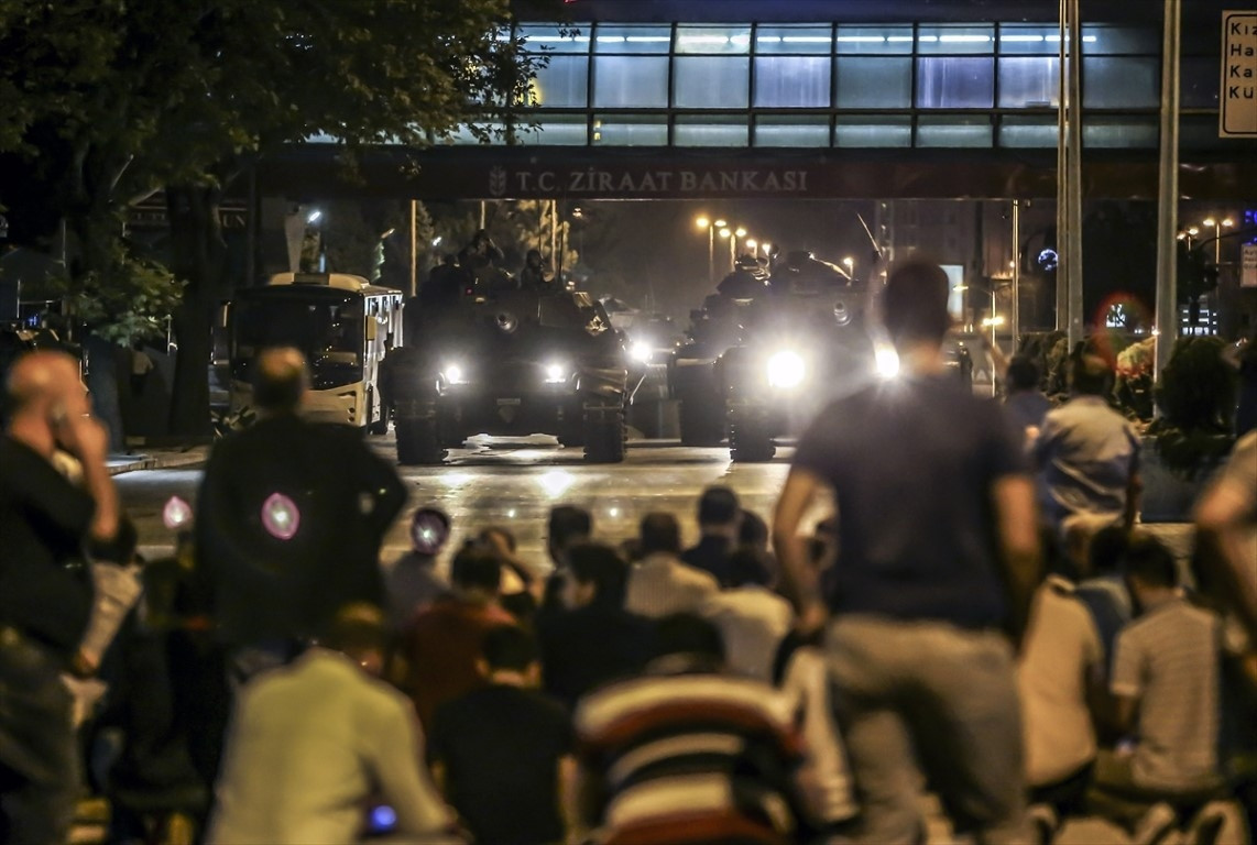 15 Temmuz hain darbe girişiminin üzerinden 9 yıl geçti... Türkiye bu görüntüyü unutmayacak