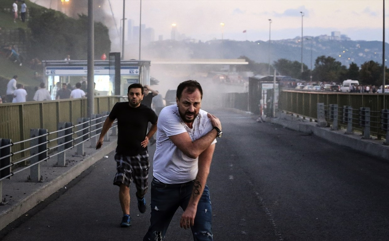 15 Temmuz hain darbe girişiminin üzerinden 9 yıl geçti... Türkiye bu görüntüyü unutmayacak