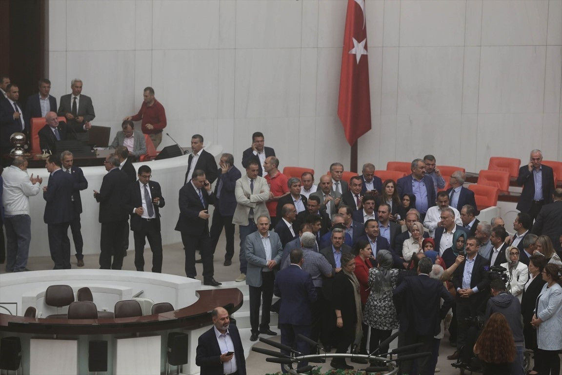 15 Temmuz hain darbe girişiminin üzerinden 9 yıl geçti... Türkiye bu görüntüyü unutmayacak