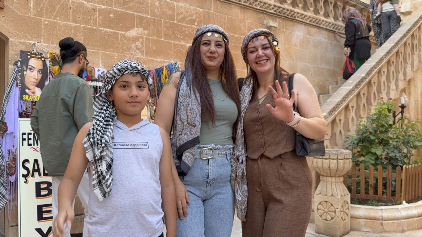 Anormal sıcaklıkların seyrettiği şehre ziyaretçi akını | Dizilerdeki gibi, burayı çok beğendik