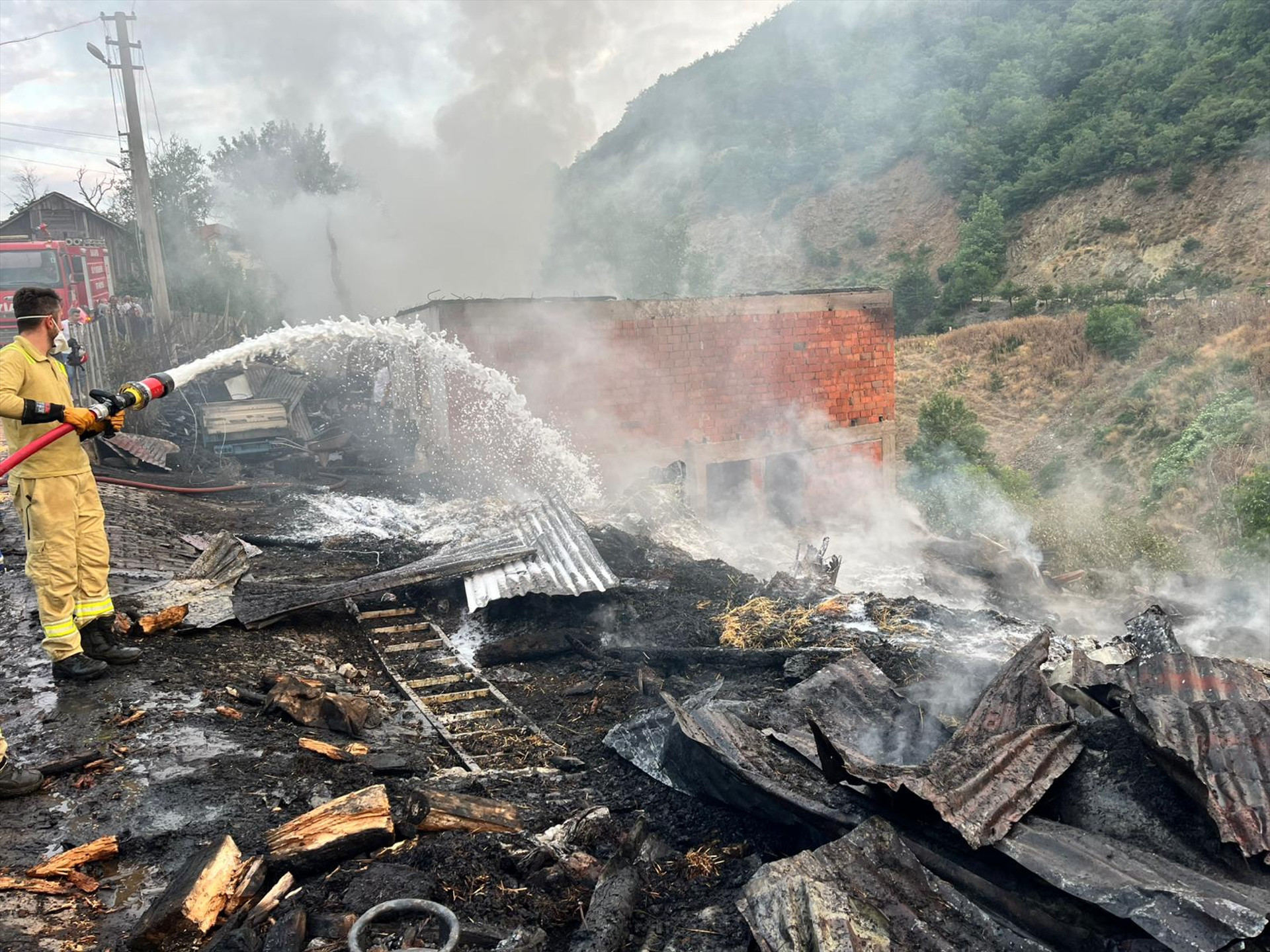 Boluda bir köy gece yarısı dehşeti yaşadı Boluda bir köy gece yarısı dehşeti yaşadı