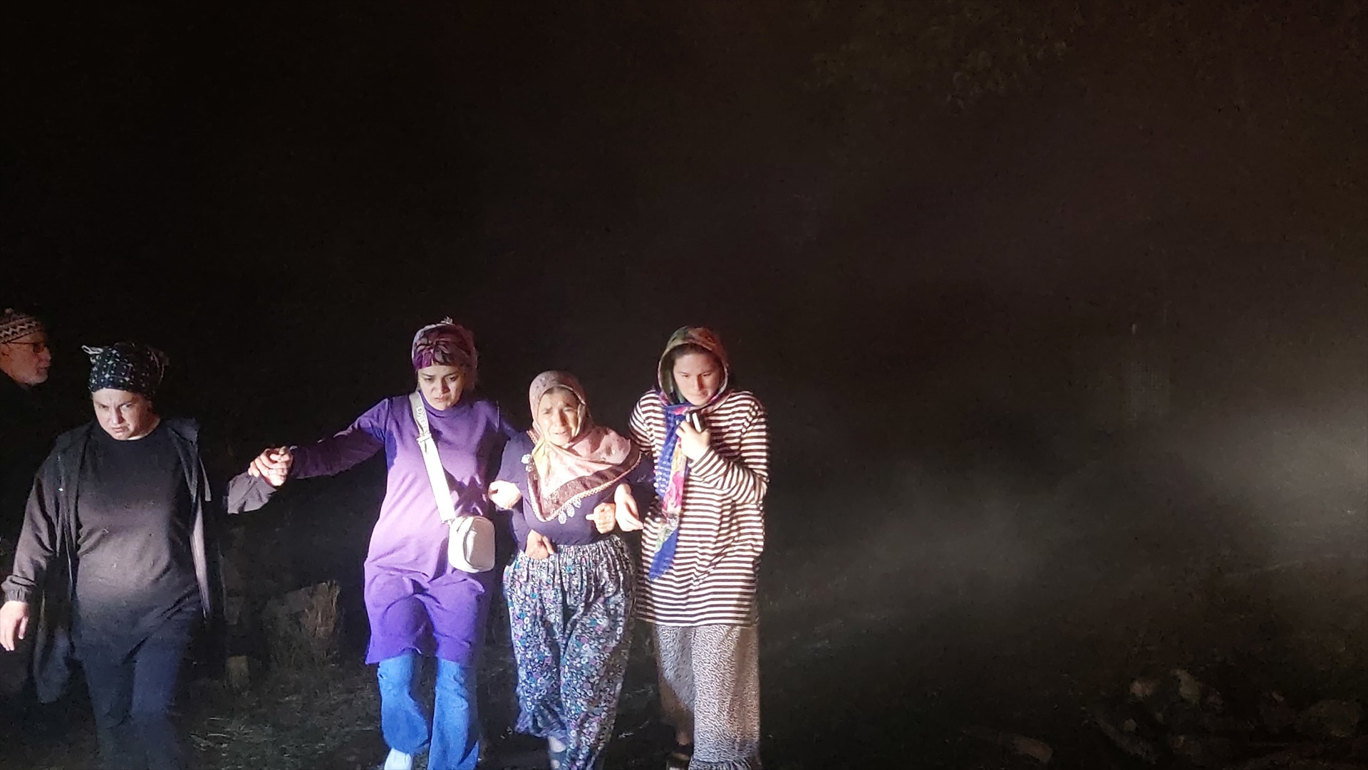 Boluda bir köy gece yarısı dehşeti yaşadı Boluda bir köy gece yarısı dehşeti yaşadı