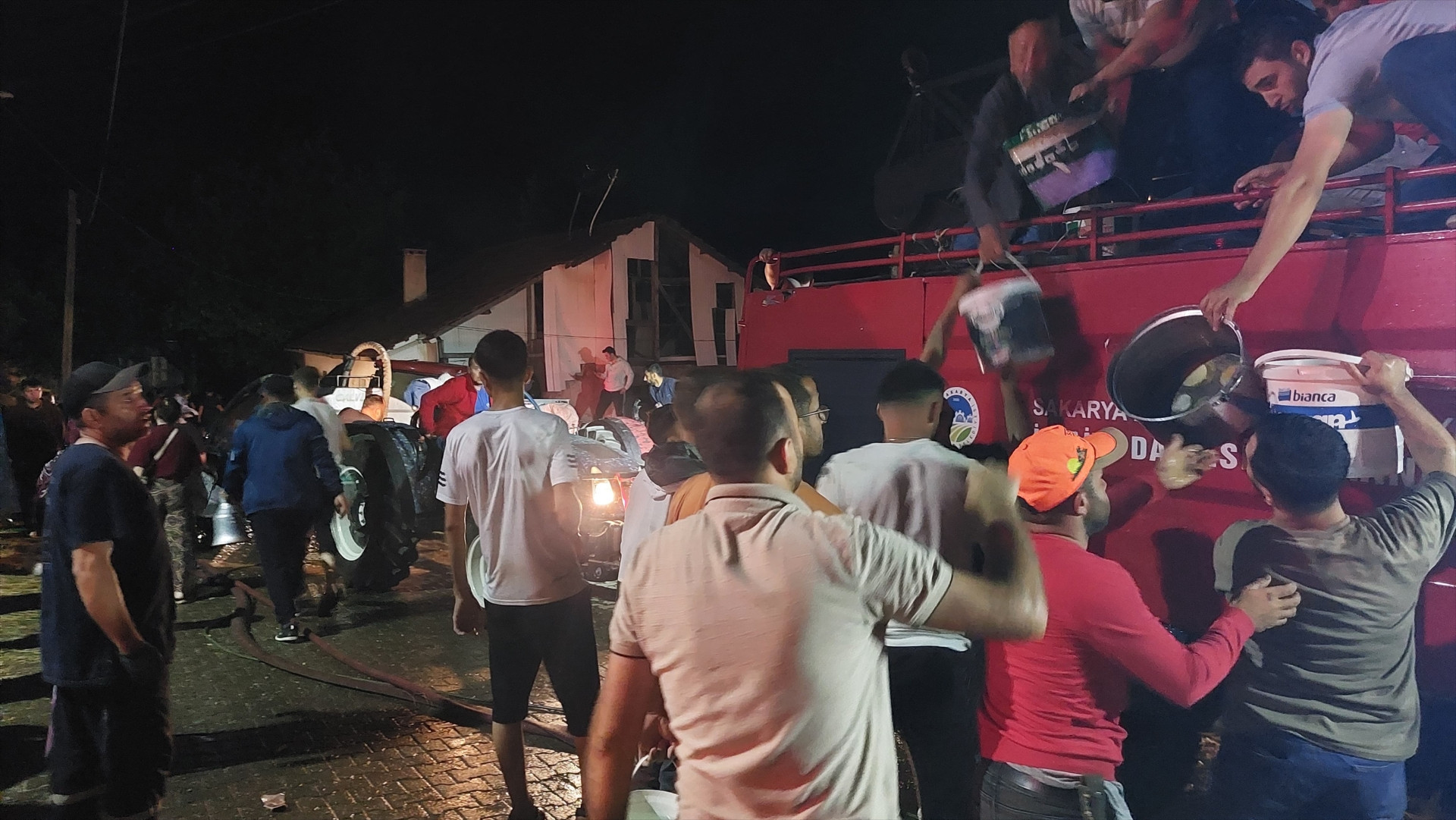 Boluda bir köy gece yarısı dehşeti yaşadı Boluda bir köy gece yarısı dehşeti yaşadı