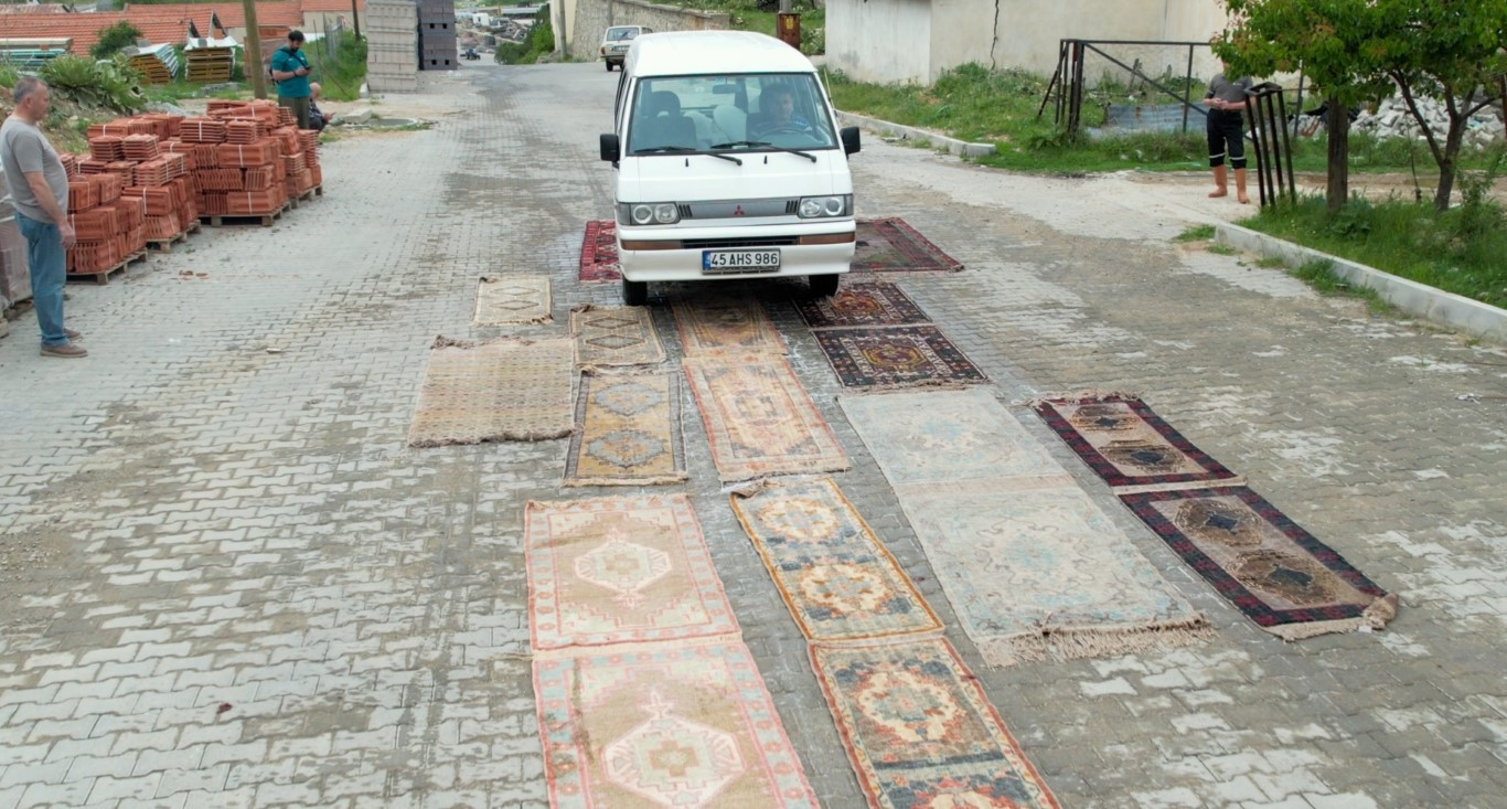 Servet haline gelmesi için yola atıyorlar ve araçlar üzerinden geçiyor ABD başta olmak üzere birçok ülkeye ihraç ediliyor Servet haline gelmesi için yola atıyorlar ve araçlar üzerinden geçiyor ABD başta olmak üzere birçok ülkeye ihraç ediliyor