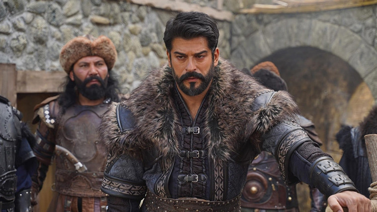 BURAK ÖZÇİVİT’İN YERİNE KİM GELECEK