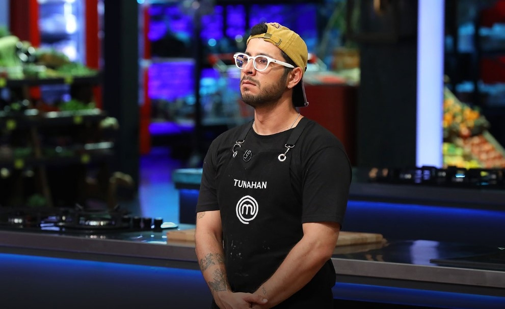 MASTERCHEFTE KİM ELENDİ, DÜN KİM GİTTİ 10 AĞUSTOS PAZAR🧑‍🍳 MasterChefte elenen yarışmacı İrem mi, Tunahan mı oldu Nefes kesen mücadele Masterchef dün akşam son bölümde elenen isim belli oldu