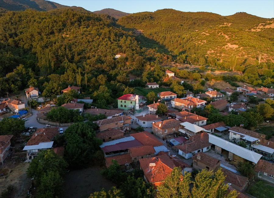 Balıkesirdeki 6.1lik depremin yarattığı hasar ajans fotoğraflarına böyle yansıdı