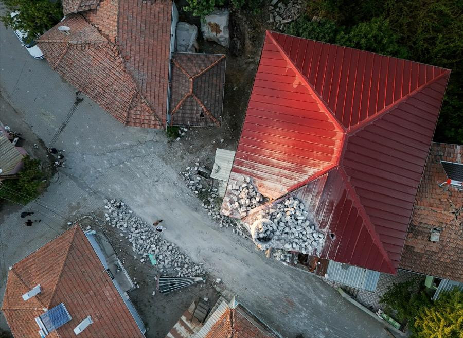 Balıkesirdeki 6.1lik depremin yarattığı hasar ajans fotoğraflarına böyle yansıdı