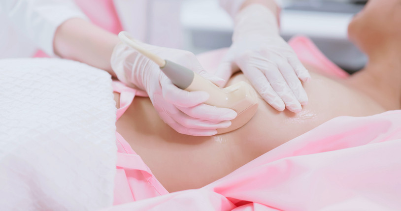 Evde bu muayeneyi yapın Doktoru en yaygın belirtilerden birini göz ardı etti, oysa bu, meme kanserinin işaretiydi