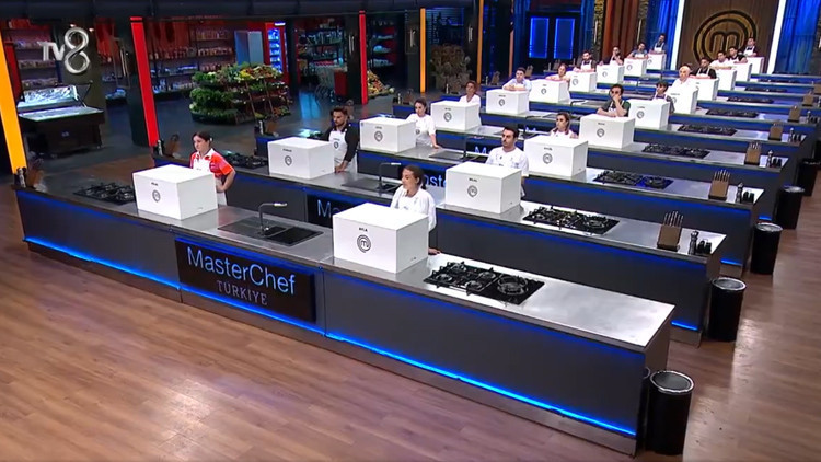 MasterChef'te haftanın kaptanları ve takımları belli oldu! Dün akşam (18 Ağustos) MasterChef’te kaptanlık oyununu kim kazandı, mavi takım kaptanı ve kırmızı takım kaptanı kim oldu? MasterChef son bölüm detayları