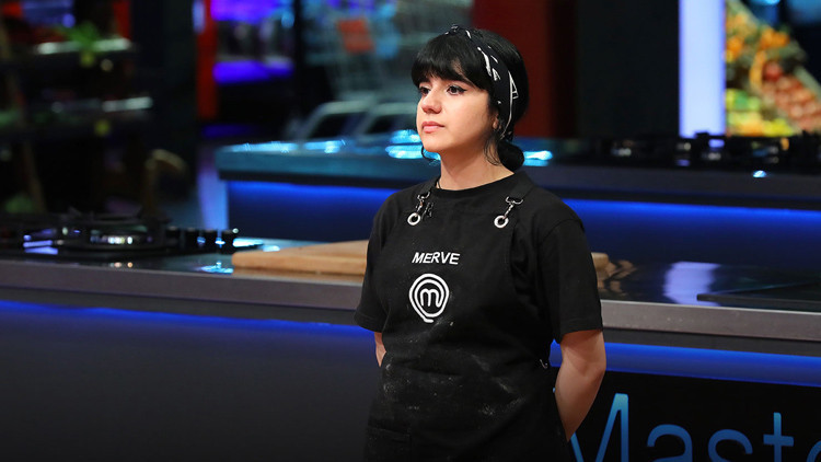 MasterChef'te haftanın kaptanları ve takımları belli oldu! Dün akşam (18 Ağustos) MasterChef’te kaptanlık oyununu kim kazandı, mavi takım kaptanı ve kırmızı takım kaptanı kim oldu? MasterChef son bölüm detayları