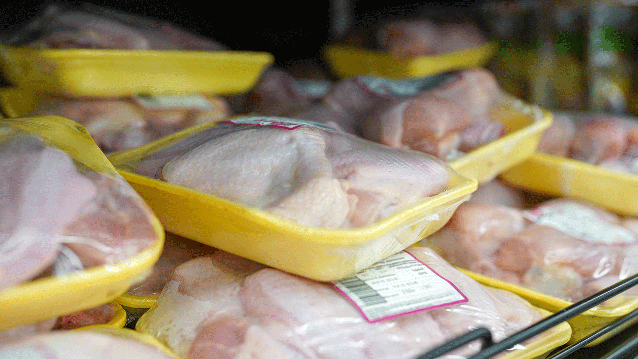 Tavuğun bozulduğu nasıl anlaşılır Tavuğun bozulduğunu gösteren işaretler