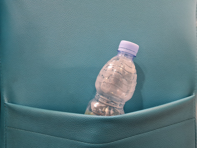 Plastik su şişelerini ısı ve UV ışığından uzak tutun