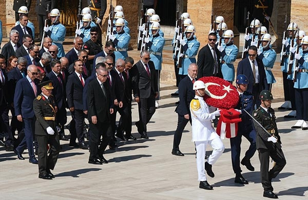 Büyük Zaferin 103. yılı... Devlet erkanı Anıtkabiri ziyaret etti