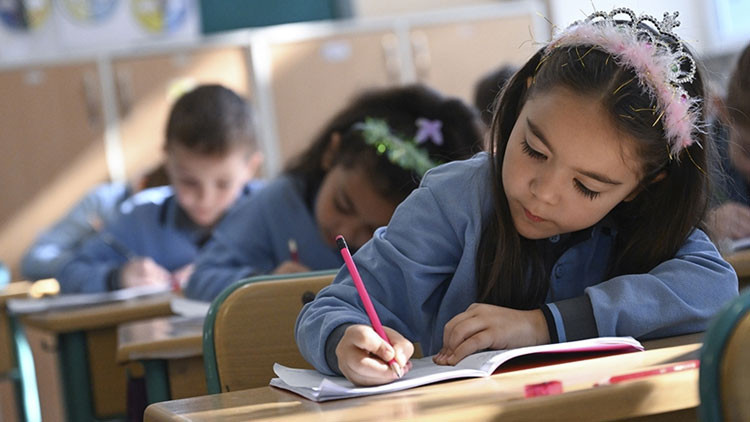 MEB ARA TATİL TARİHLERİ 2025 || İlk ara tatil (Kasım ara tatili) ne zaman, hangi tarihte 1. ara tatil kaç gün sürecek MEB yeni dönem ara tatil günlerini ve takvimini paylaştı