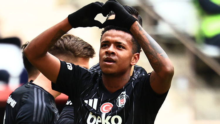 Beşiktaş, Keny Arroyo'nun Cruzeiro'ya transfer olduğunu açıkladı!
