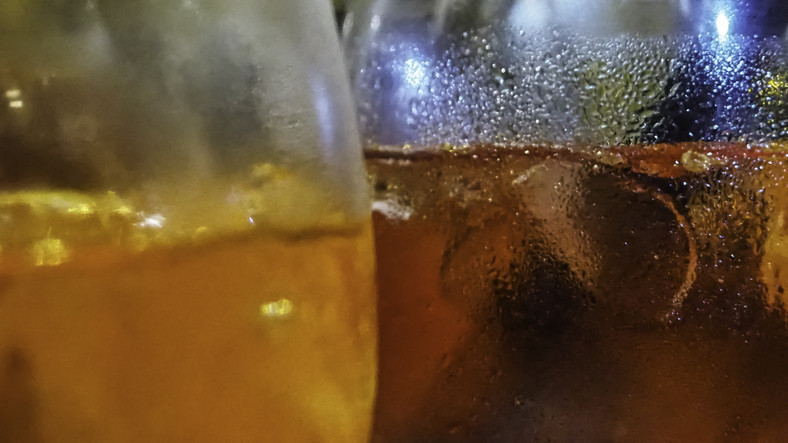 Beyazlayan ve dökülen saçlarınızın nedeni bu iki içecek olabilir