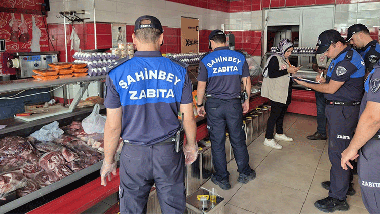 Kurulan düzenekle bozuk etlerin kıymaya karıştırılıp satıldığı iş yeri kapatıldı